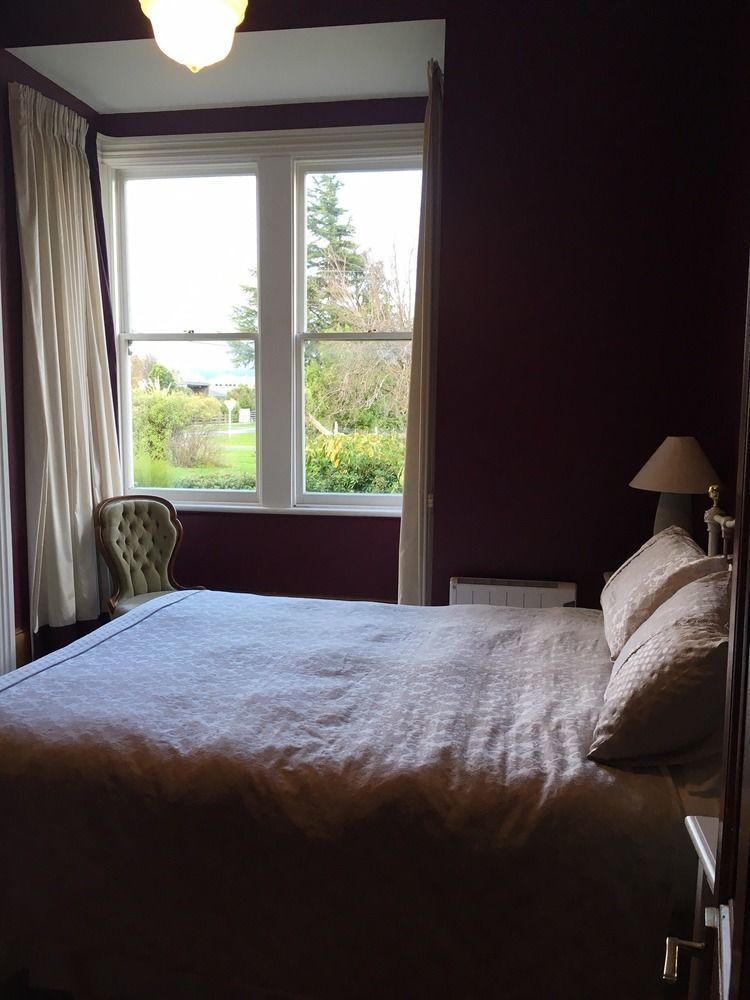 The Old Manse Bed & Breakfast Martinborough Exterior photo
